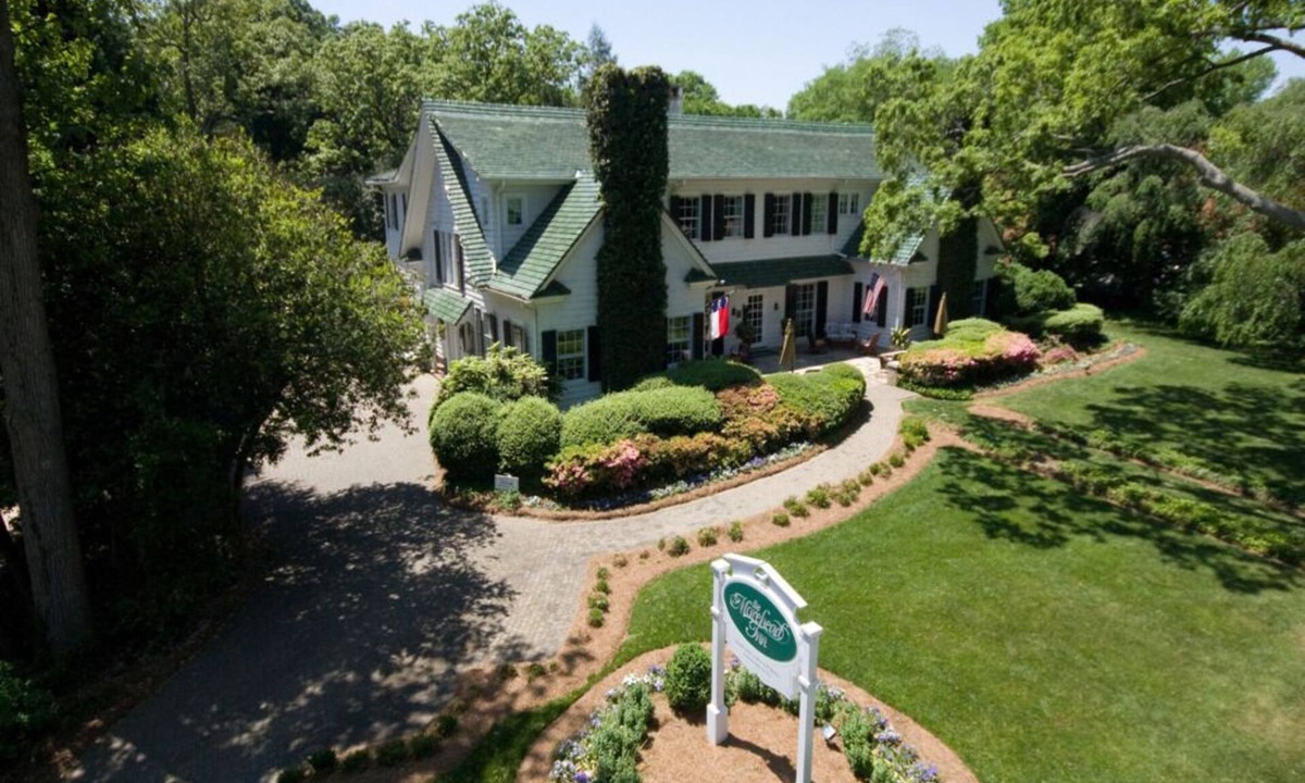 Dilworth Bed & Breakfast | Morehead Inn