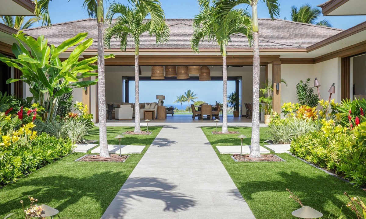 Kaupulehu House | Noiulu One – Brand New Estate | Onsite Staff & Daily Housekeeping