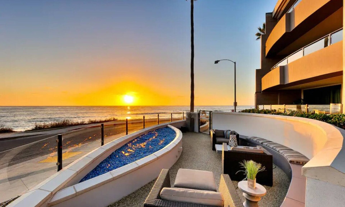 Beach Barber Tract House | Oceanfront/Ground Floor Unit/A/C/Parking/Guest Favorite