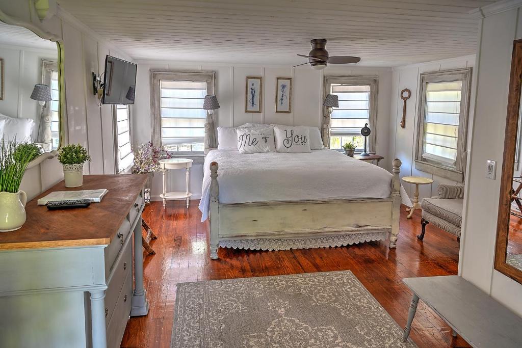 Darien Bed & Breakfast | Open Gates Bed & Breakfast