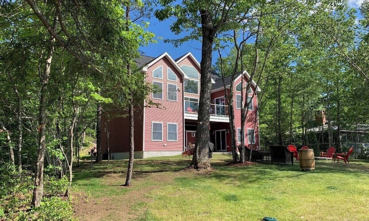 The Bays House | OSSIPEE LAKEFRONT-BROAD BAY! Taking Fall and Winter Reservations!