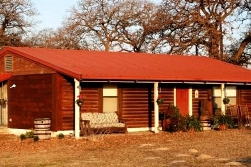 Paige House | Pet-Friendly Accommodation on a Ranch in McDade, Texas