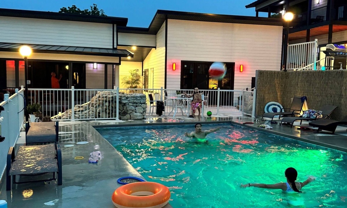 Indian Point Villa | Poolside King Villa | 2-Min to SDC | Free Kayaks