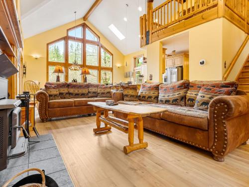 Rhododendron House | Rapid River Retreat - Meredith Lodging