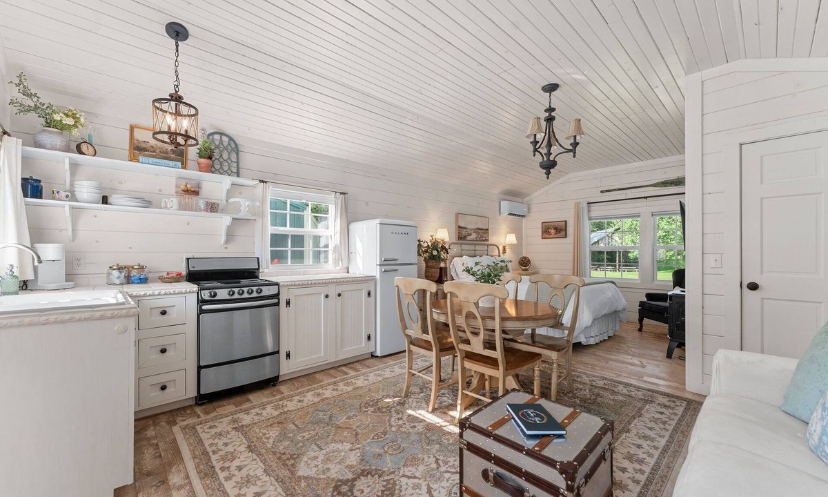 Blue Eye Cottage | Relaxing Wooded Retreat | Pool Access, Near Dogwood Canyon and Thunder Ridge