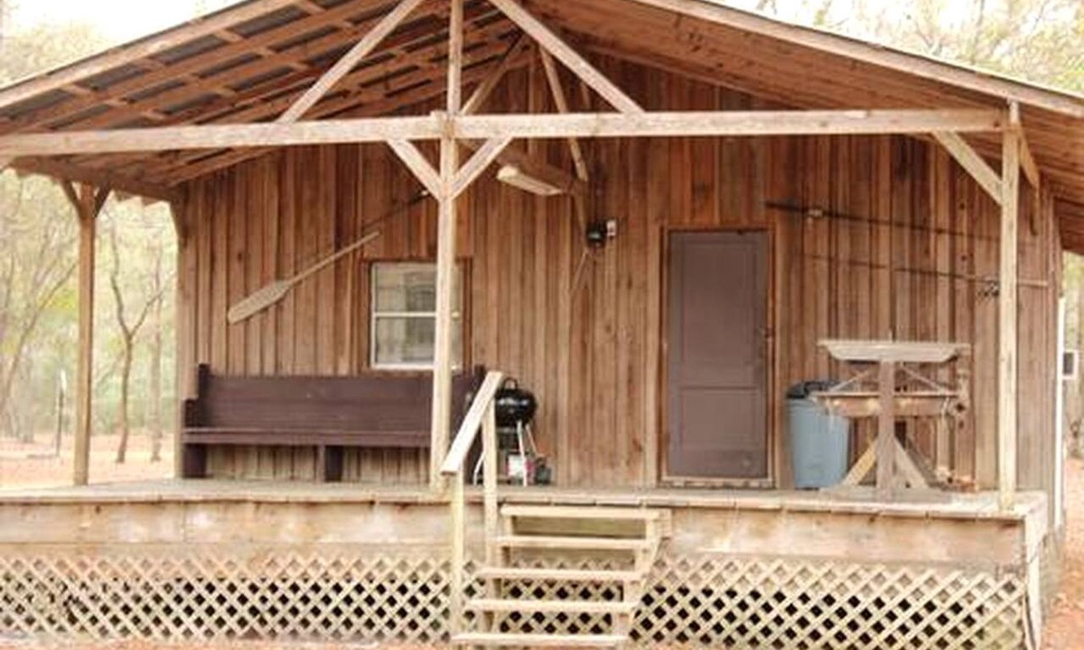 Waynesville Cabin | Riverfront Getaway Cabin with a Boat Ramp Access near Brunswick in Southeast Georgia