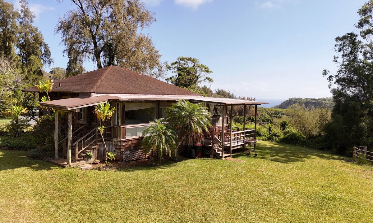 Kaunakakai Cottage | Rustic retreat with panoramic views, tropical gardens, & biodynamic produce!