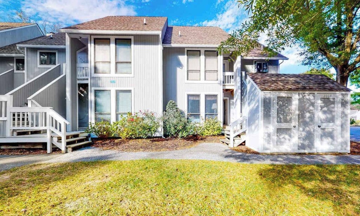 Bethany Beach Condo | Sea Colony Tennis 1st-floor condo with tennis court, gym, & sauna
