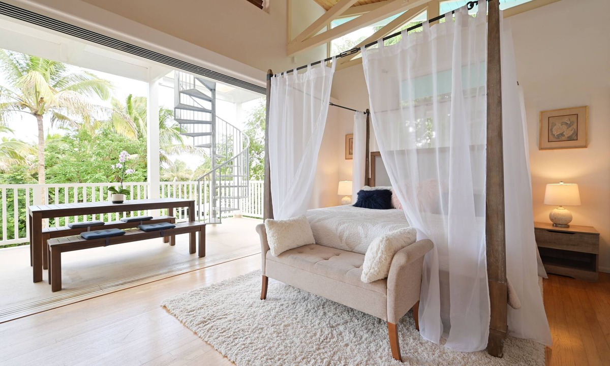 Kapoho Apartment | Secluded Jungle Penthouse with Rooftop Observation Deck