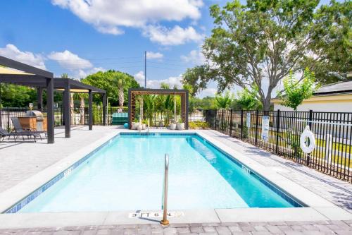 West Kissimmee Villa | Serene 3 BR 3 BTH Home Pool 4 miles from Disney