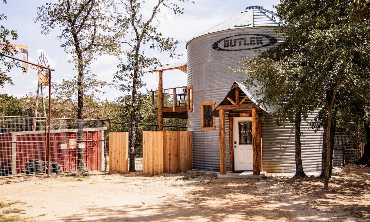 Valley View Cabin | Seven Star Silo - stay in luxury while you take in the tranquility of the Ranch!