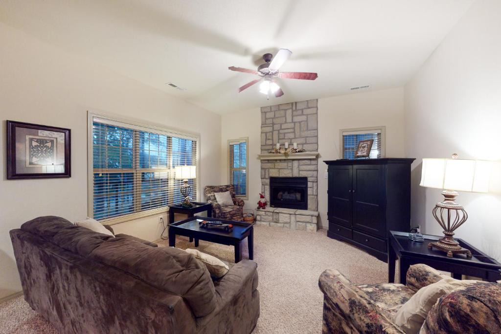 Branson West Hotel | Silver Dollar Hideaway