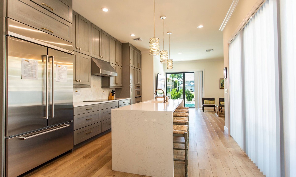 Naples Park House | Sorrento Luxury Vacation Home: Expansive 5-Bedroom, 4.5-Bath Retreat with Private Pool, Hot Tub, and Pet-Friendly Accommodations – Just a Short Walk from Stunning Vanderbilt Beach