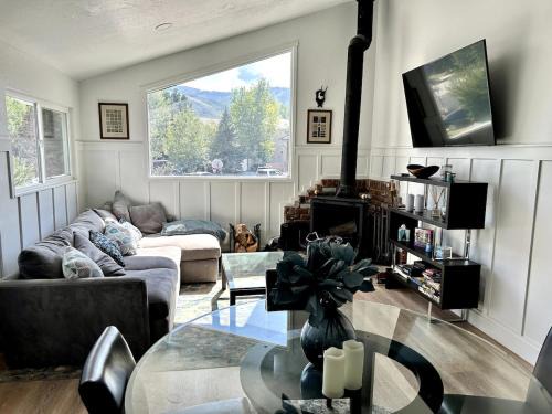 North Park City House | Spacious 4BR Mountain View 5 min to PC Resort