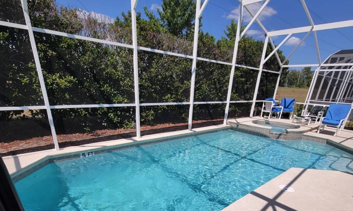 Davenport House | Spacious 5-bedroom house with AC and WiFi in peaceful Davenport, Pool ,billar.,