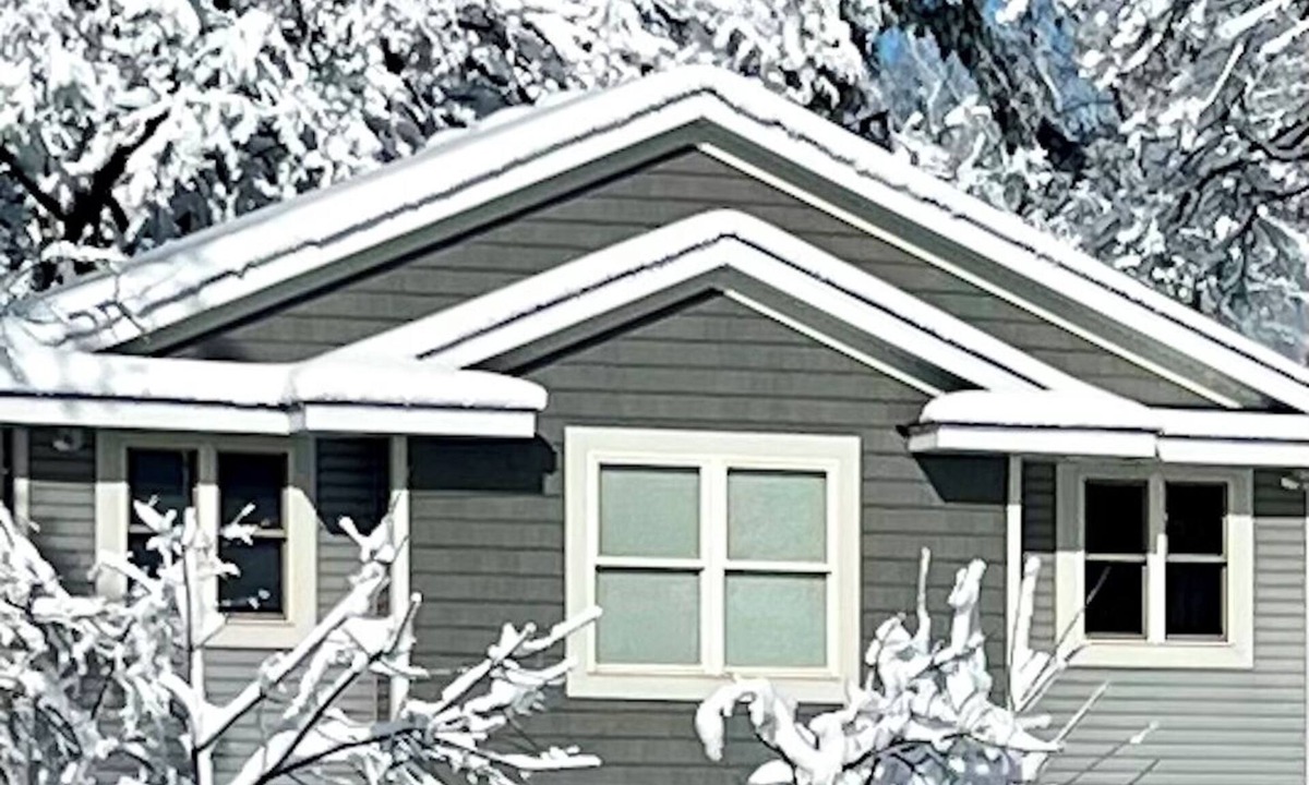 Lake Elmo House | Spacious Forest Retreat Near Stillwater – Sleeps 11 – Skiing & Game Room