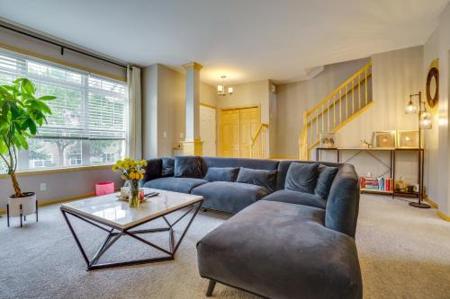 Roseville House | Spacious & Quiet Townhome In the Twin Cities