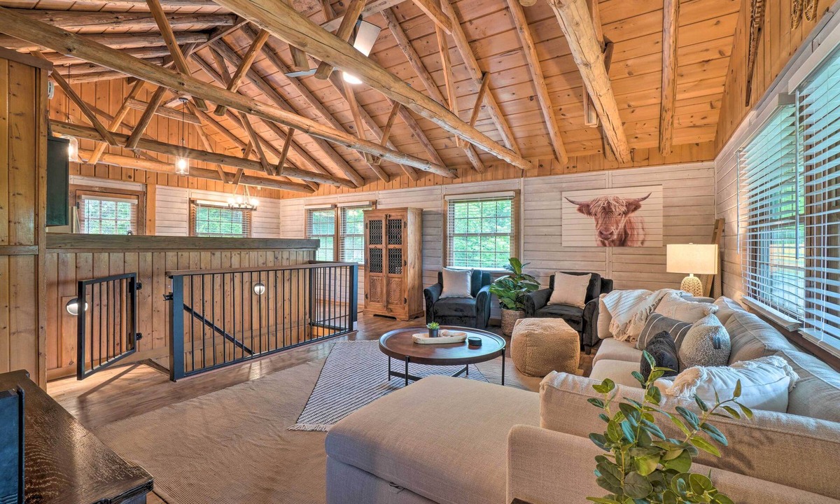 Indian Point Cabin | Spacious Resort Cabin – Sleeps 16, Minutes to Silver Dollar City!