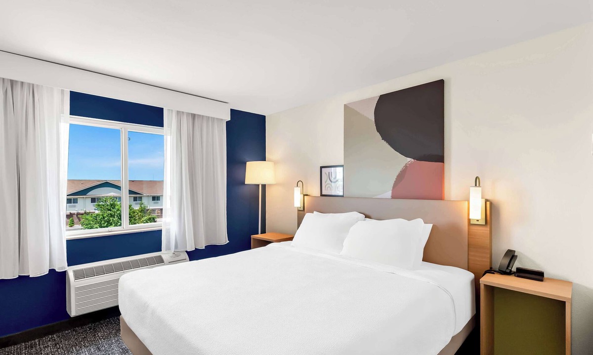 Springfield Hotel | Spark by Hilton Springfield Southwest