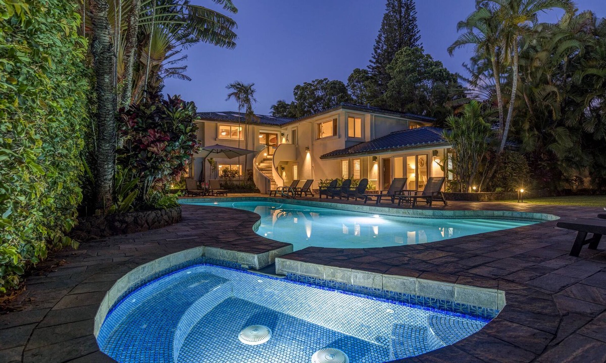 Kahana House | Spectacular Ocean View. Close to Beaches & Shopping Plaza. Large Pool & Spa
