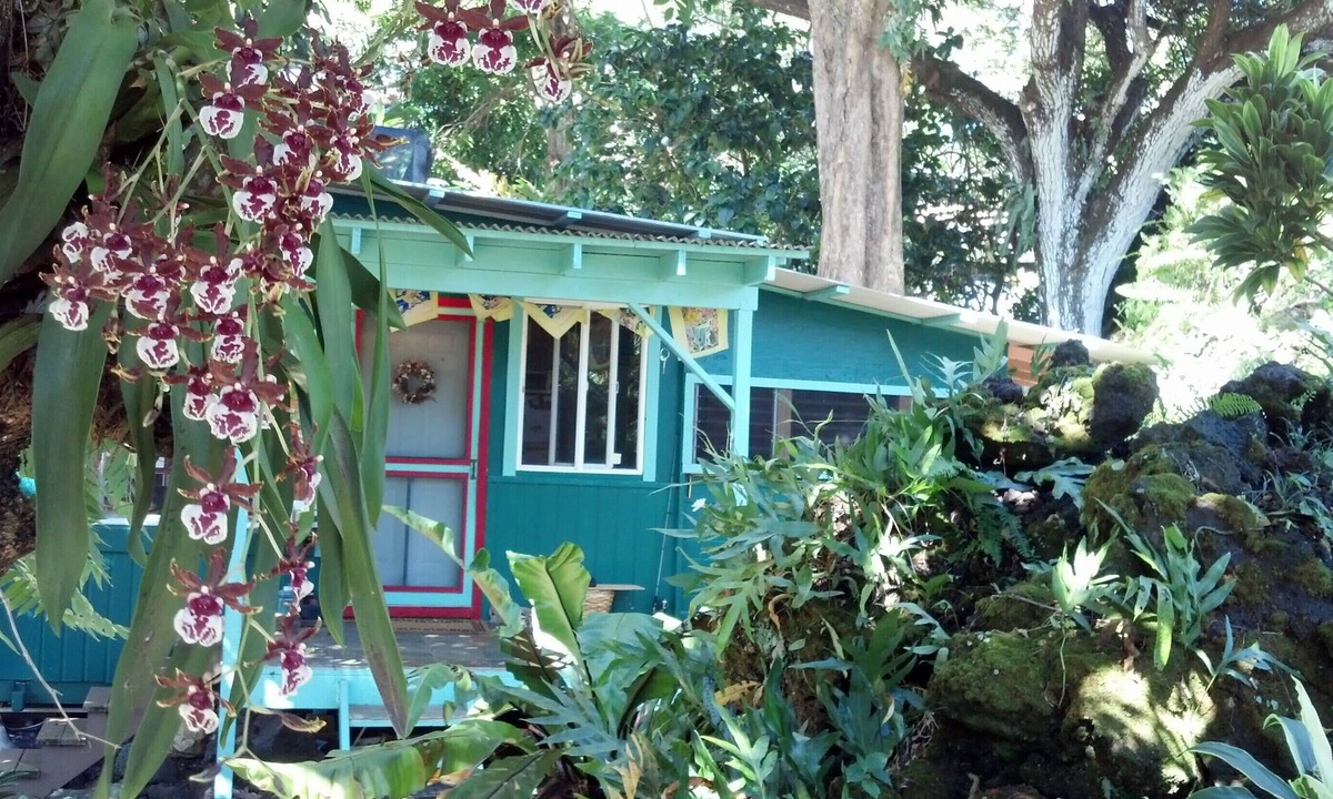 Puna Palisades Cottage | SWEET SPOT STAY-ENCHANTING GROTTO-Walk to the Beach and Warm Ponds Nearby