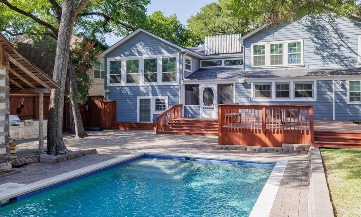 Tarrytown House | 🌿 Tarrytown Haven with Pool + Putting Green | Austin Songbird 🎶