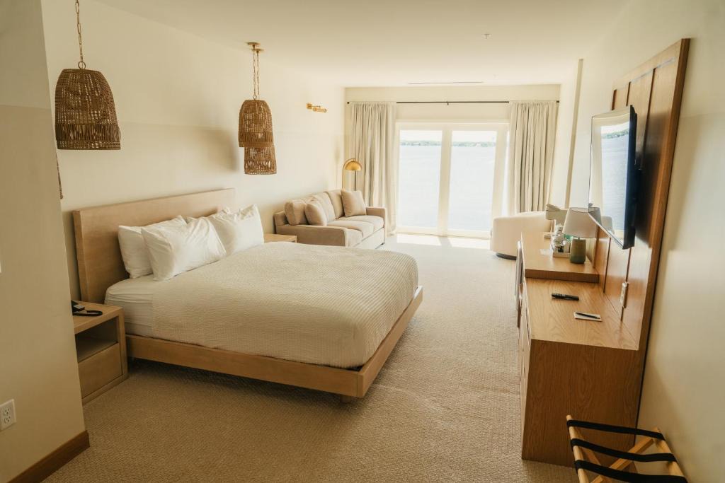 Spring Park Hotel | The Shoreline Hotel