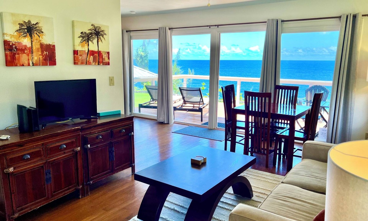 Hakalau House | The Treehouse at Hakalau, Oceanfront coastal comfort