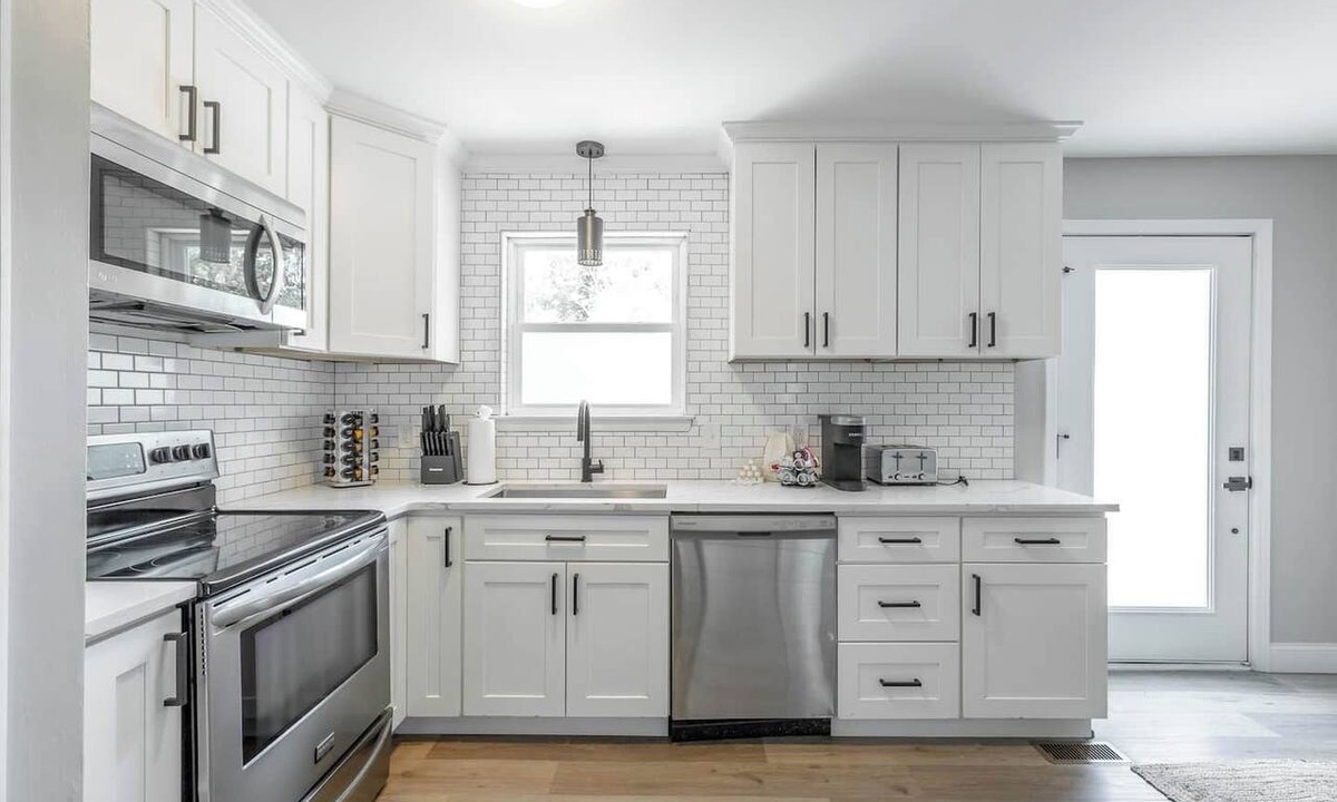 East Brainerd House | This house is a 3 bedroom(s), 1.5 bathrooms, located in Chattanooga, TN.