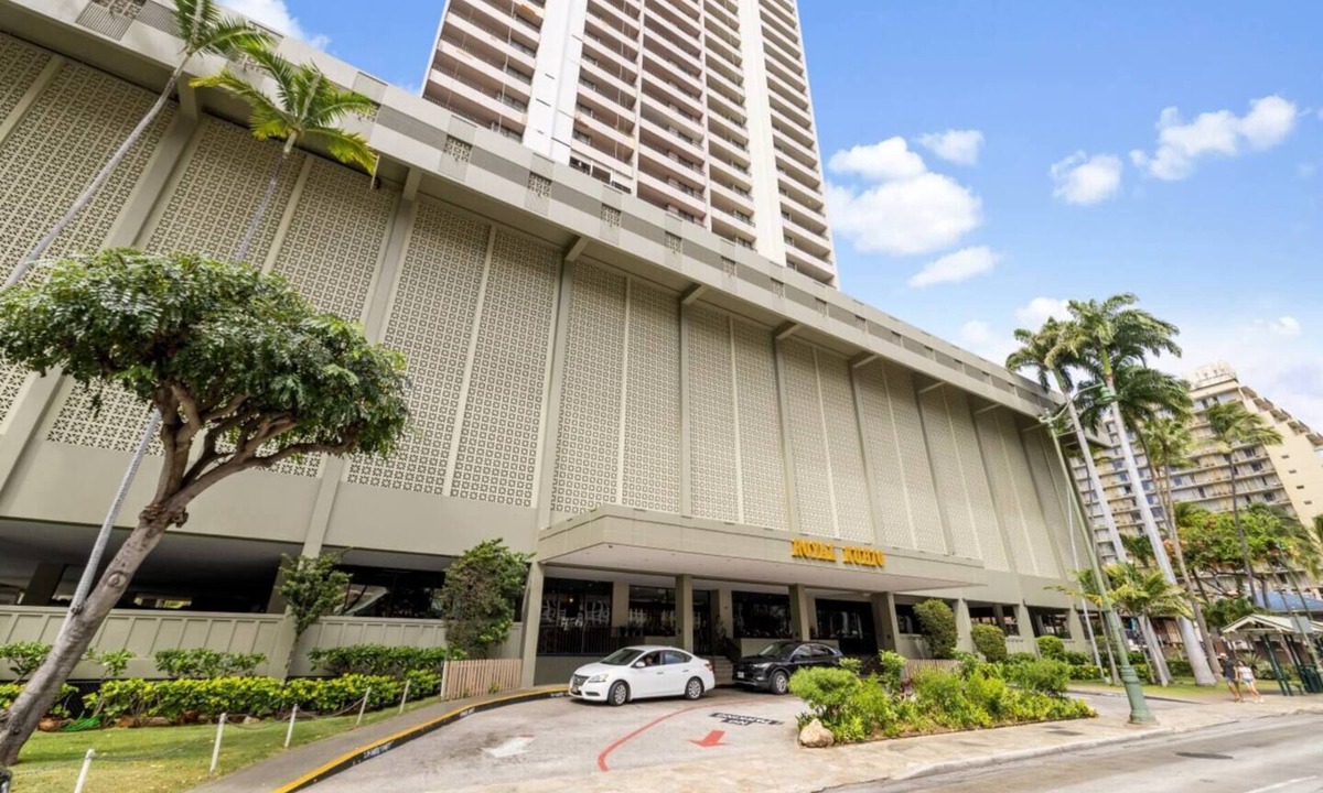 McCully - Moiliili Condo | Total of 2 bedrooms at Royal Kuhio, Sleeps 8, with AC. Two units, same floor,
