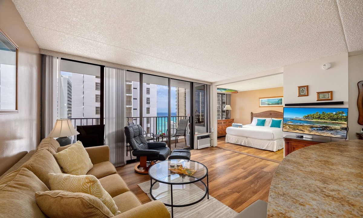 Waikiki Condo | Tropical Escape: Ocean Views Condo w/Parking!