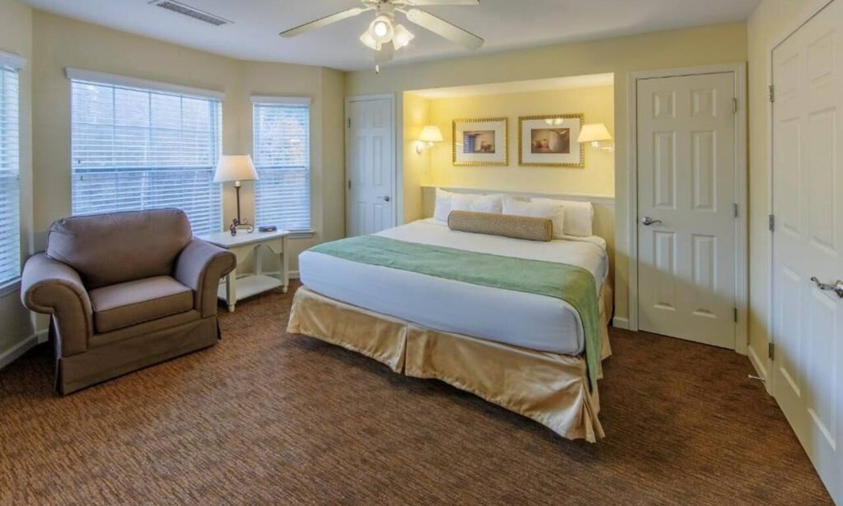 South Lee Hotel | Two Spacious Villas | Indoor Pools, Game Nights & Nature Trails – All-in Escape