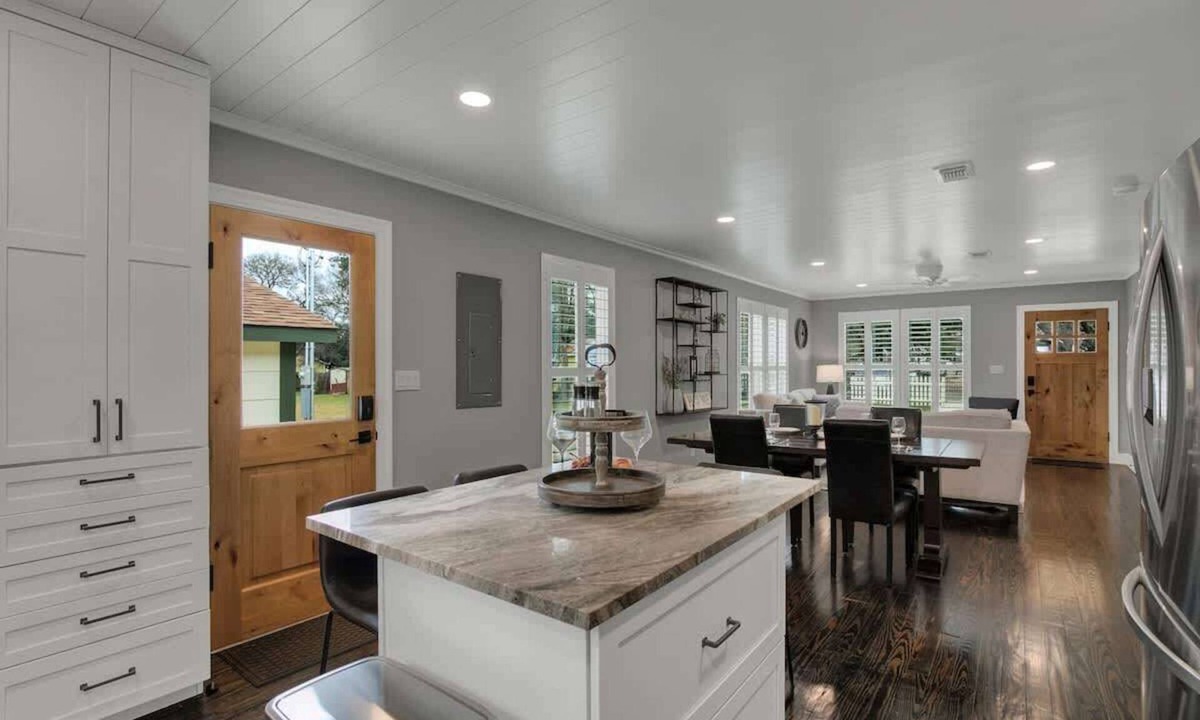 Dripping Springs House | Upscale Home With Pool and Firepit - Close to Mercer St!