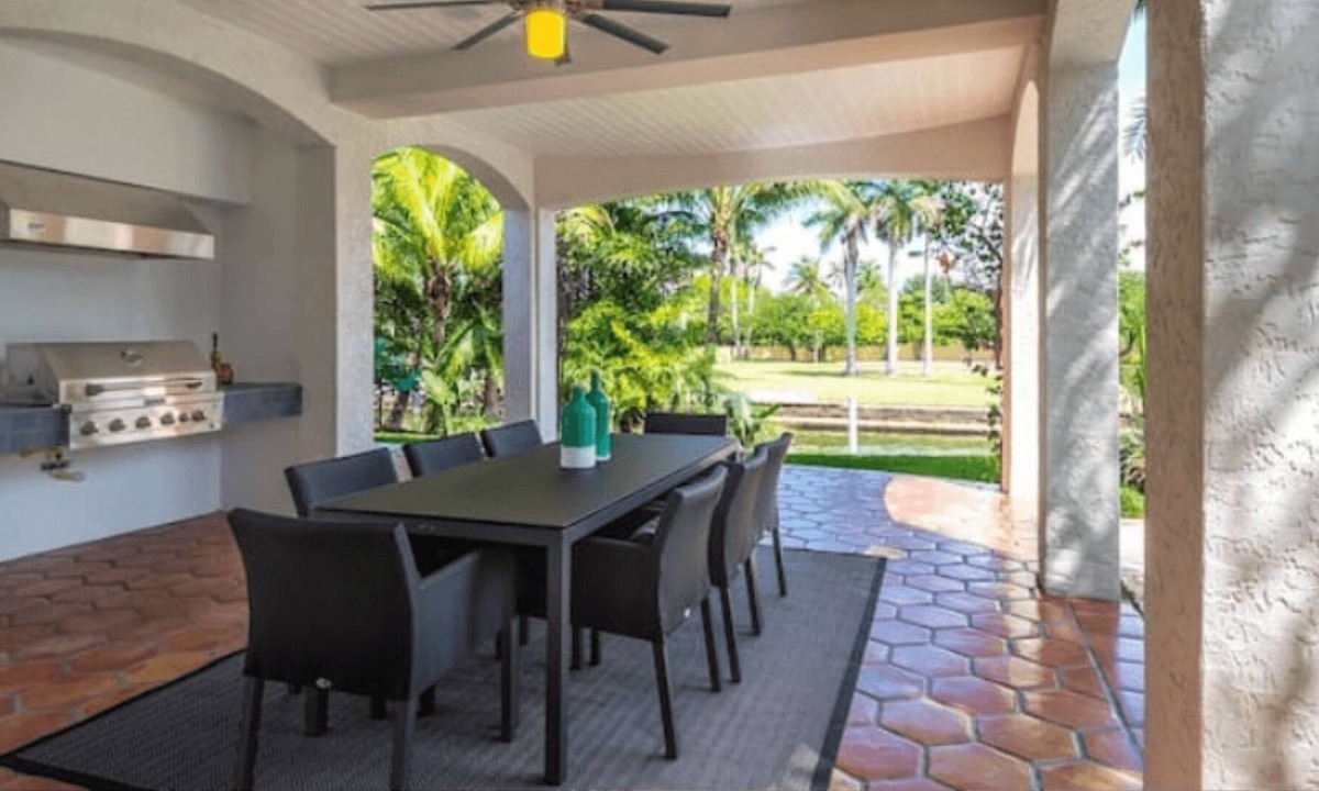 Northeast Miami Villa | Villa Krishna