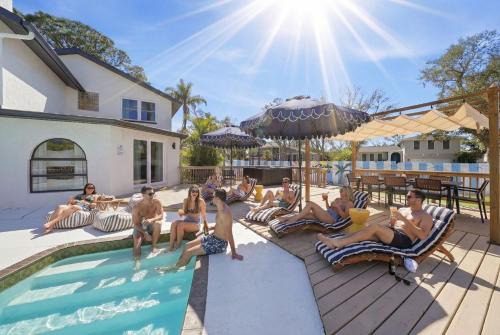 Seminole House | Villa with Gym Sauna Pool Hot Tub Mini Golf Fire pit