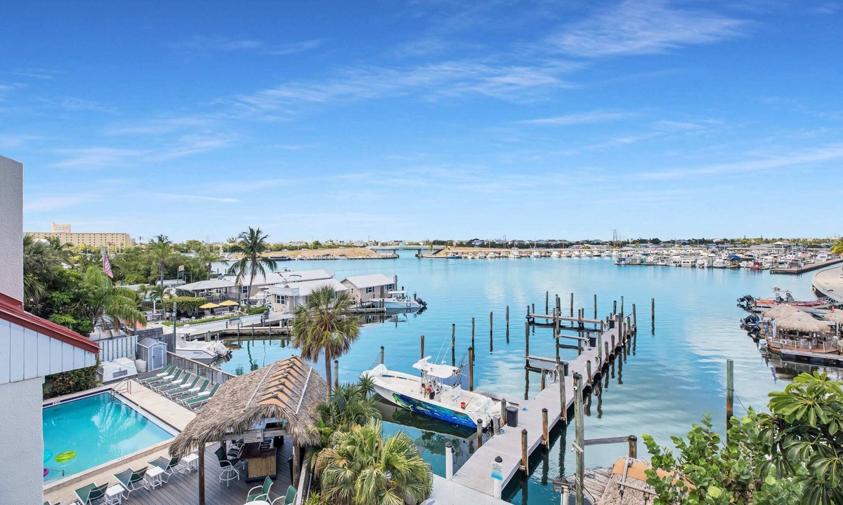Meadows Condo | Waterfront Dock Pool Condo Near Duval St Pet OK