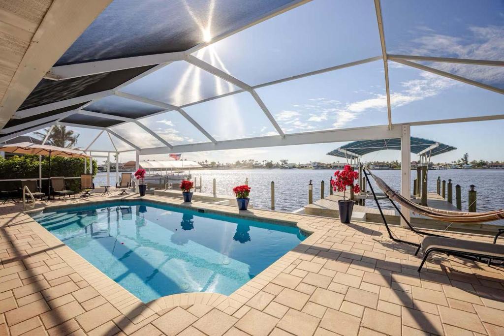 Eight Lakes House | Waterfront Escape Luxurious Stay