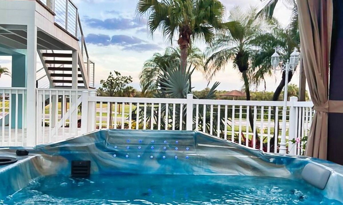 Oldsmar House | Waterfront Pool Retreat - WFH Ready - Near Corp HQs