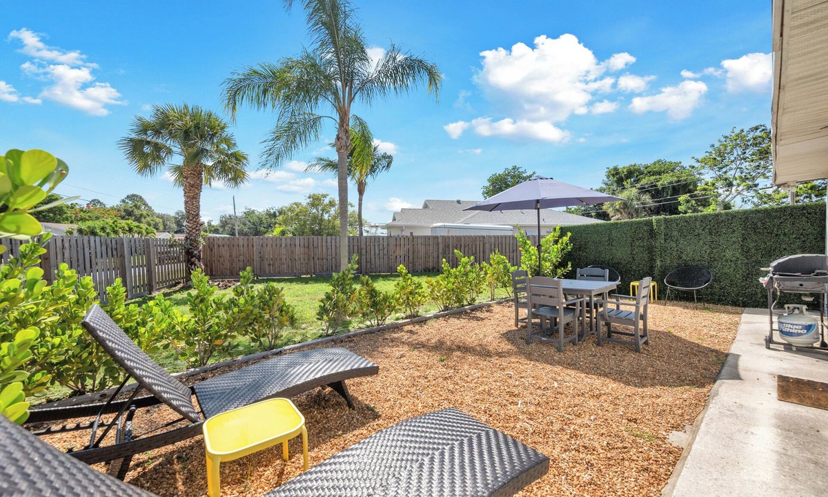 North River Shores House | Winter Getaway Stuart - Bring your truck, boat or RV - Large Fenced Yard