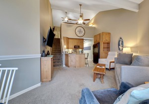 211 Pointes North | Dog Friendly | Downtown Charlevoix | Indoor/Outdoor Pool