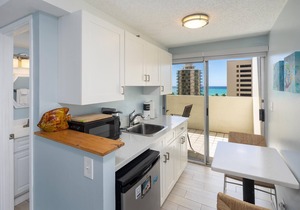 ALOHA-WAIKIKI OCEAN VIEW LIVING 11