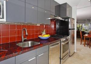 Beachfront Diamond Head views, Quiet End of Waikiki with Swimming/Surfing!