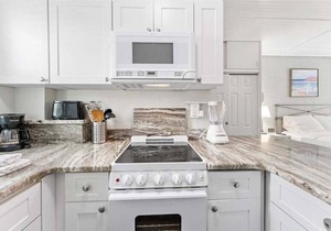 Beachfront Studio at Tropic Terrace #49: Steps to sand, sunsets & Heated Pool