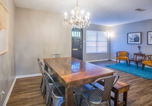 Beautiful downtown 3bed/2bath house w/ fenced yard