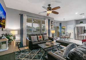 Free Water Park-Walk to Clubhouse-6BR Disney Home-Sleeps 15-Private Pool & Spa