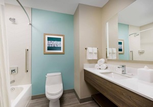 Great Location! 2 Convenient Rooms, FREE Breakfast, Outdoor Pool