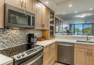 Kamaole Sands FRONT ROW OCEAN Building 10 unit 116