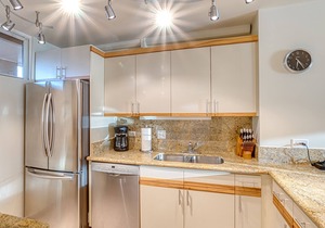 Lanai Building w/AC! 100% Oceanfront -The Mahana 8th floor, 1BR/2BATHROOMS!