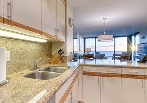 Lanai Building w/AC! 100% Oceanfront -The Mahana 8th floor, 1BR/2BATHROOMS!