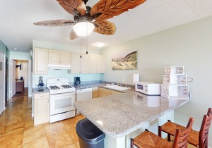 Lovely Oceanfront Tropical Home w/Shared Pool, Free WiFi, Water Views, Lanai